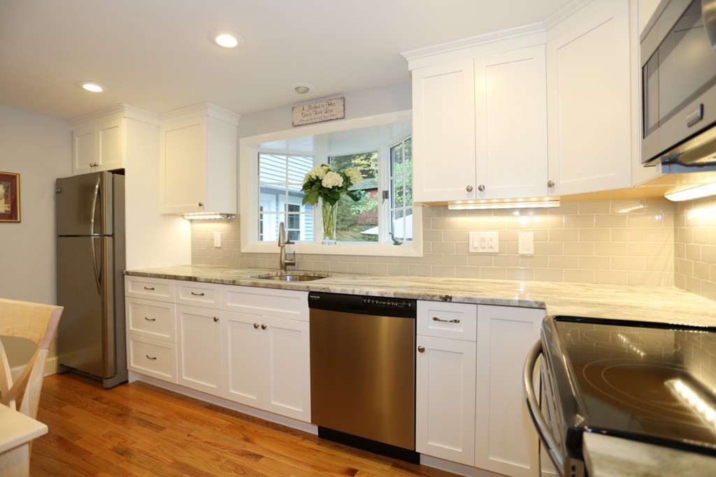 587 Greendale Avenue Needham, MA 02492 - Photo 9 of 25