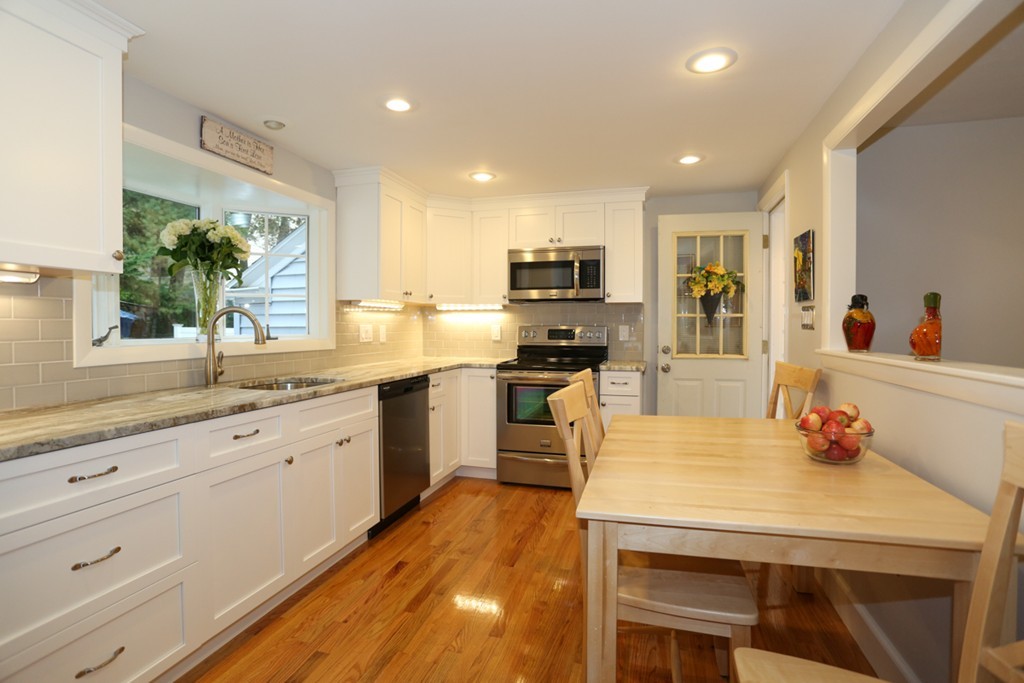 587 Greendale Avenue Needham, MA 02492 - Photo 10 of 25