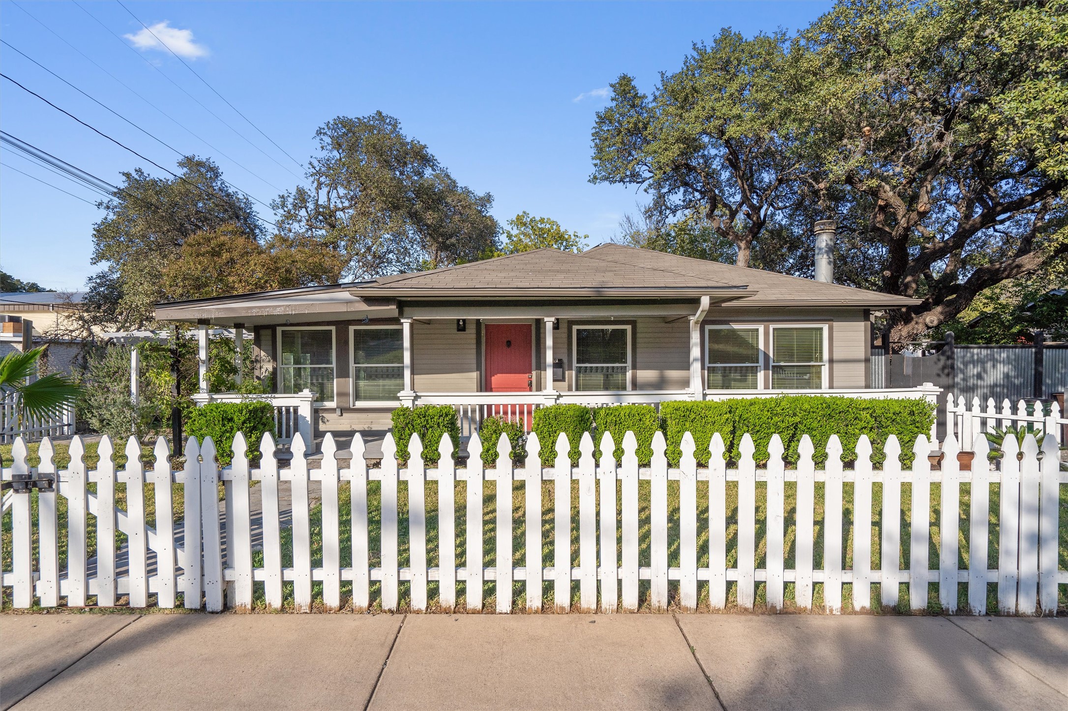 400 East Monroe Street Austin, TX 78704 - Photo 2 of 39 a front view of a house with a garden