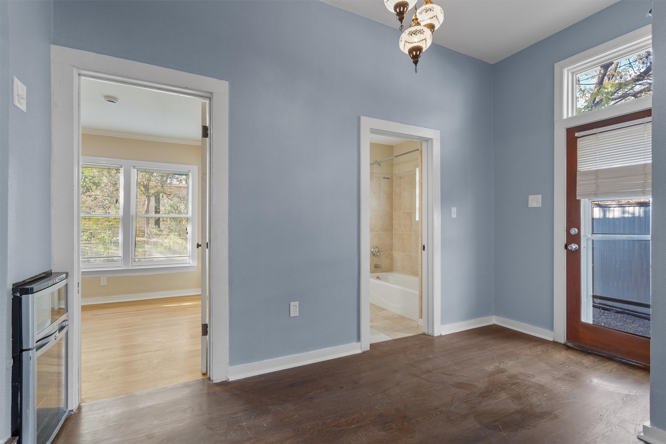 400 East Monroe Street Austin, TX 78704 - Photo 22 of 39 a view of an empty room with a window