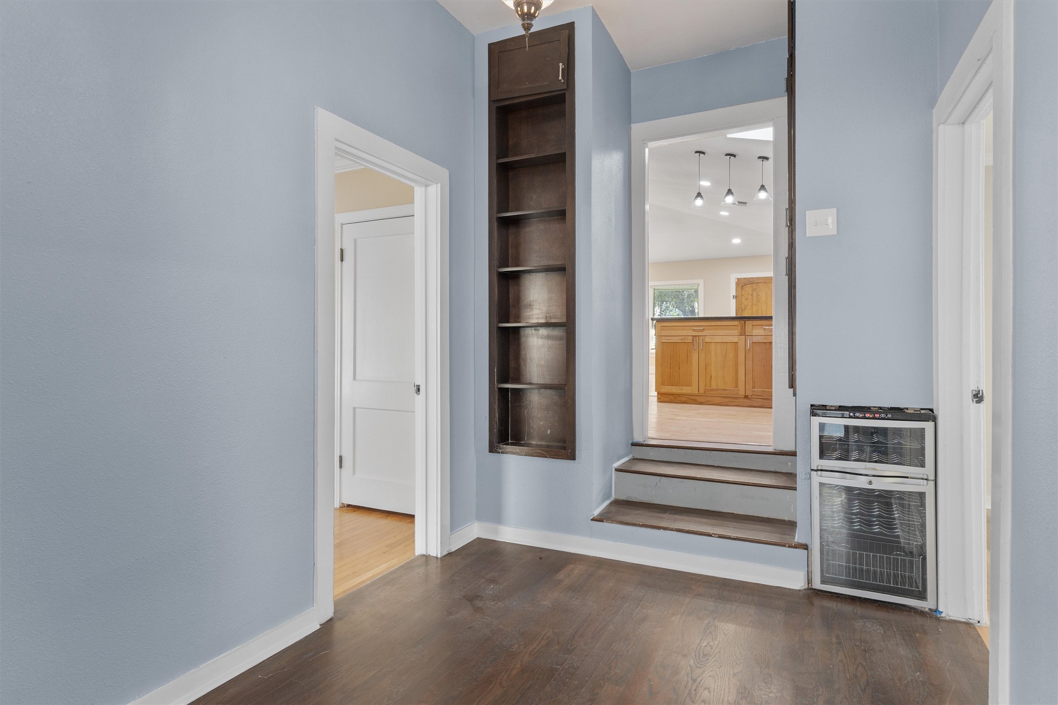 400 East Monroe Street Austin, TX 78704 - Photo 23 of 39 an empty room with wooden floor and windows