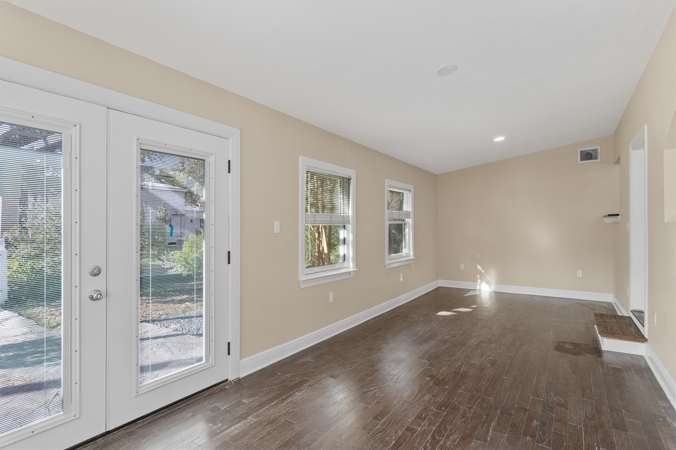 400 East Monroe Street Austin, TX 78704 - Photo 8 of 39 wooden floor in an empty room with a window