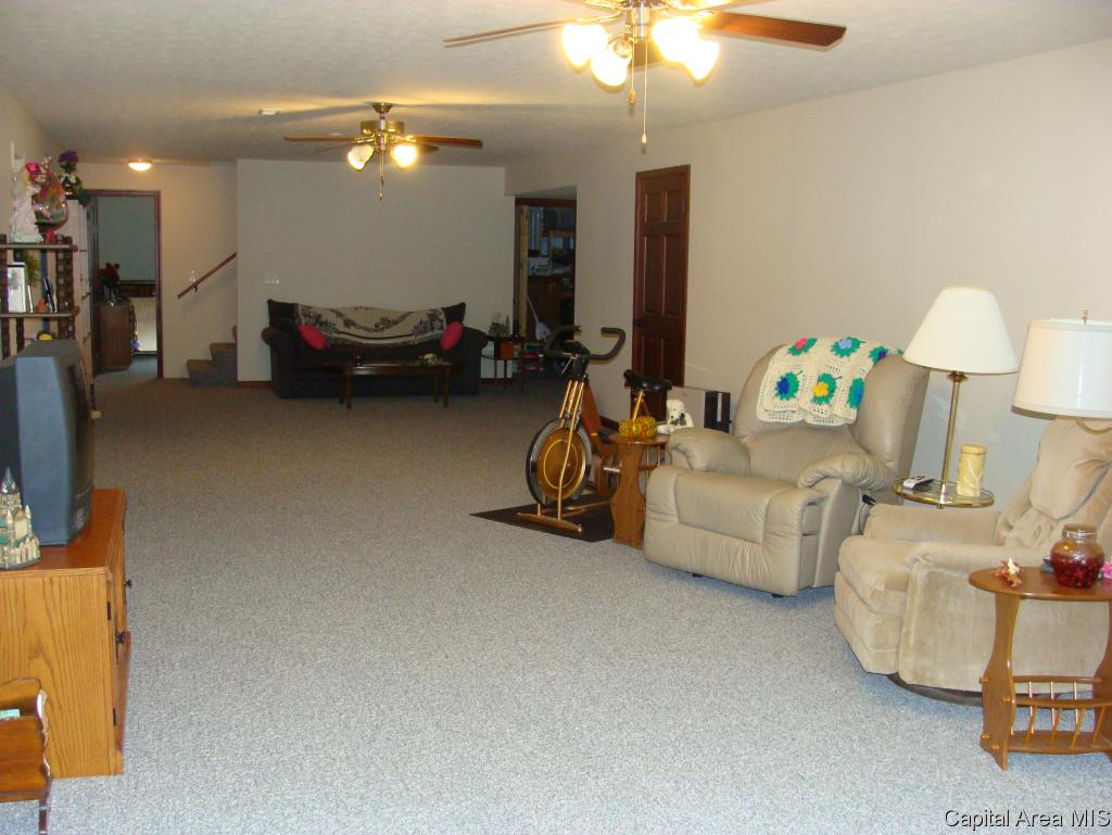 343 Butler Lane Chatham, IL 62629 - Photo 12 of 14 Gallery Image 12