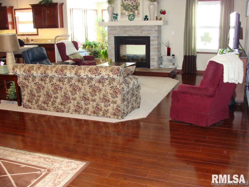 343 Butler Lane Chatham, IL 62629 - Photo 2 of 14 Gallery Image 2