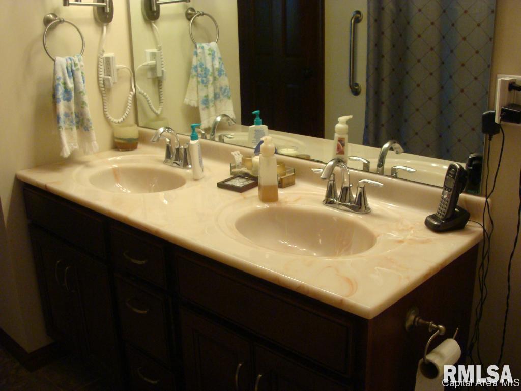 343 Butler Lane Chatham, IL 62629 - Photo 8 of 14 Gallery Image 8