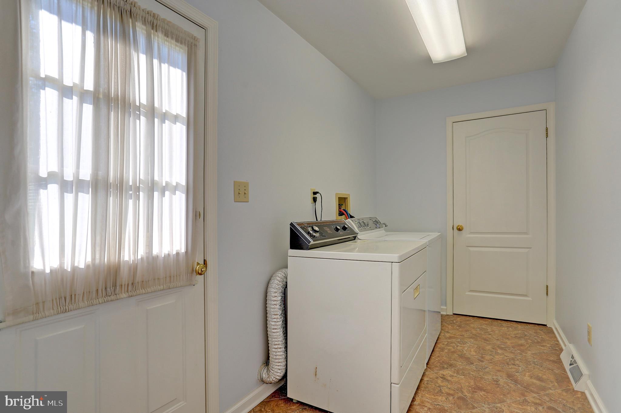 3561 Thunderhill Road York, PA 17402 - Photo 14 of 26 Gallery Image 14
