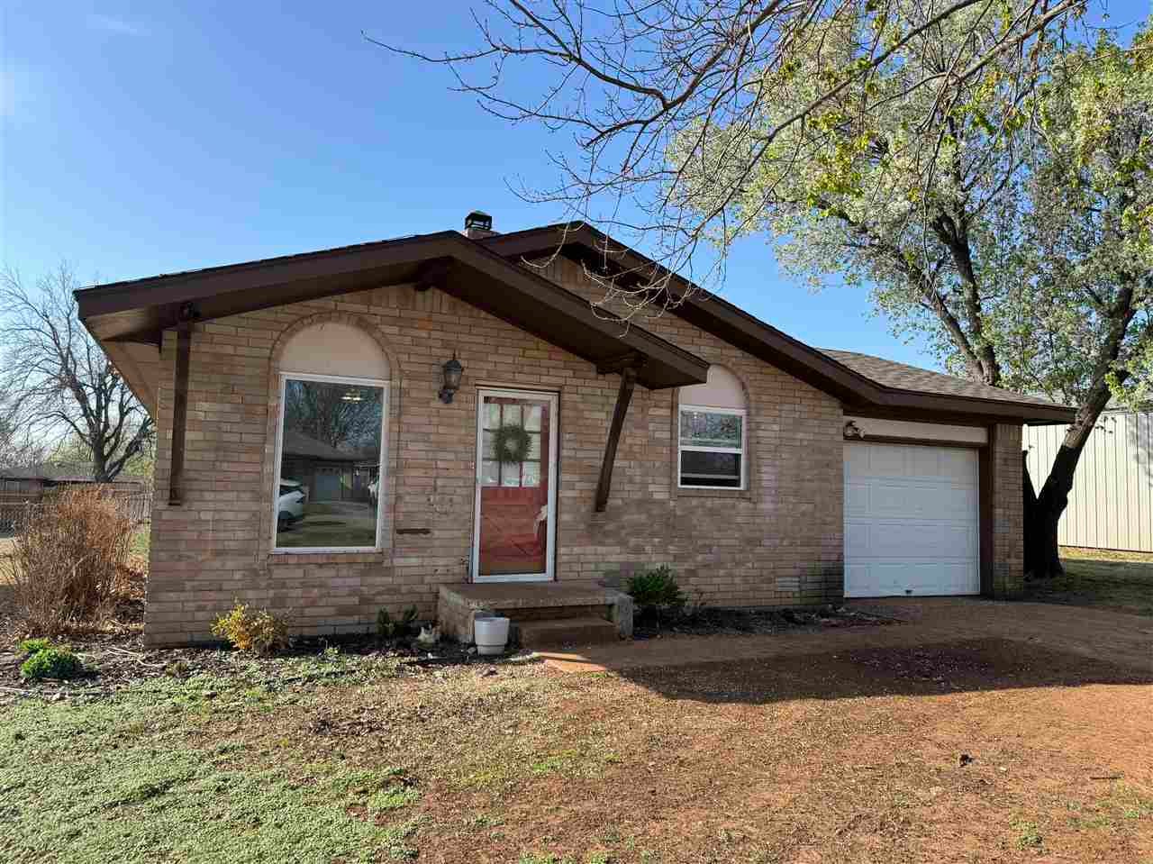 1414 Jackson Street Perry, OK 73077 - Photo 2 of 22 Gallery Image 2