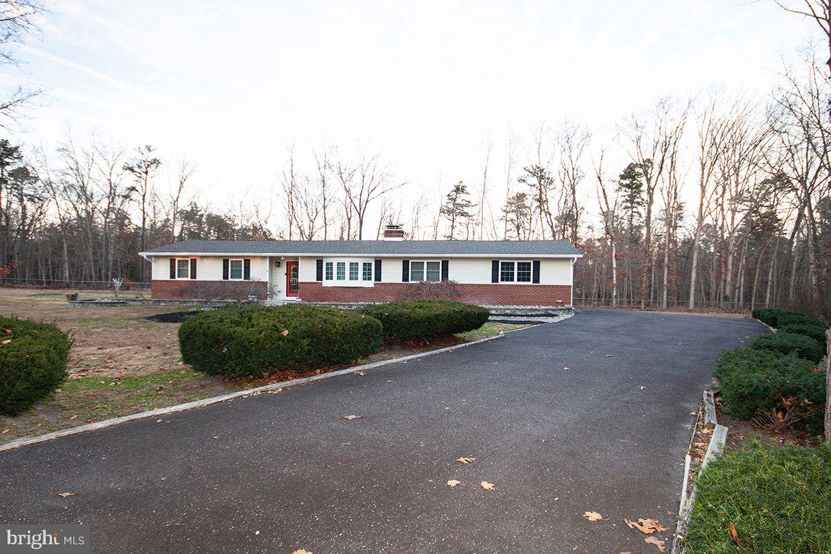 2932 Jackson Road Williamstown, NJ 08094 - Photo 2 of 38 Long asphalt driceway