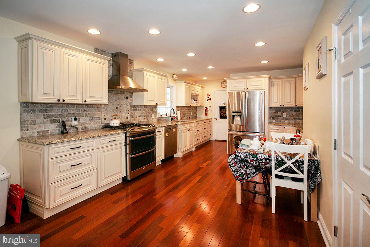 2932 Jackson Road Williamstown, NJ 08094 - Photo 9 of 38 Huge Kitchen