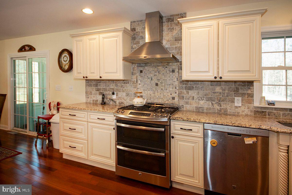 2932 Jackson Road Williamstown, NJ 08094 - Photo 10 of 38 Kitchen: Stainless Steel 5 Burner gas Double Oven