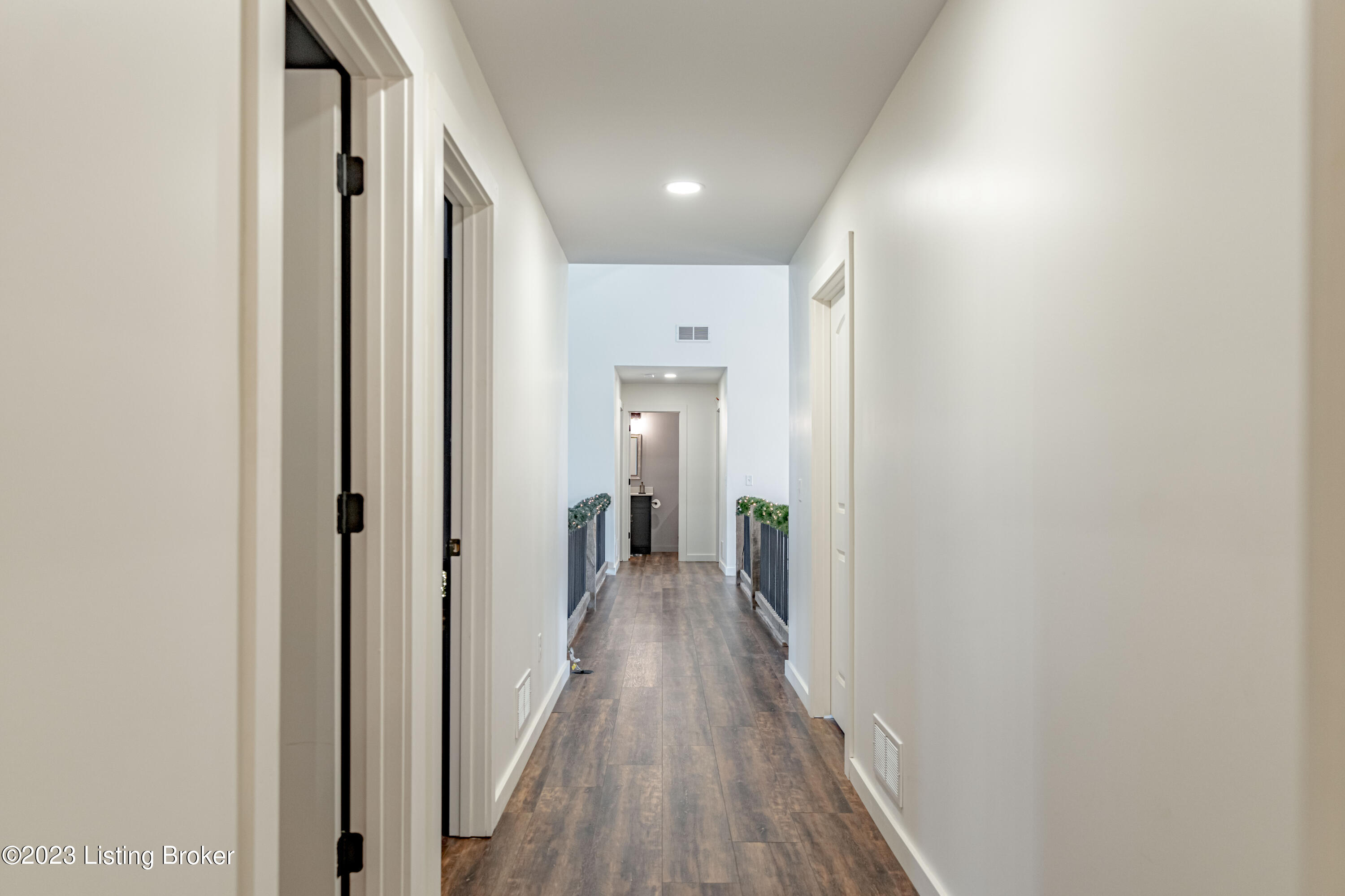 2185 McDowell Road Hodgenville, KY 42748 - Photo 55 of 90 Down the Hallway and toward the balcony