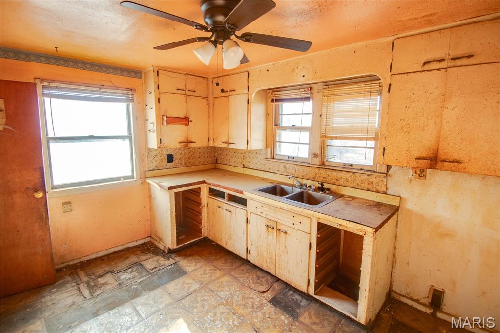 6421 Sunset Drive Godfrey, IL 62035 - Photo 8 of 25