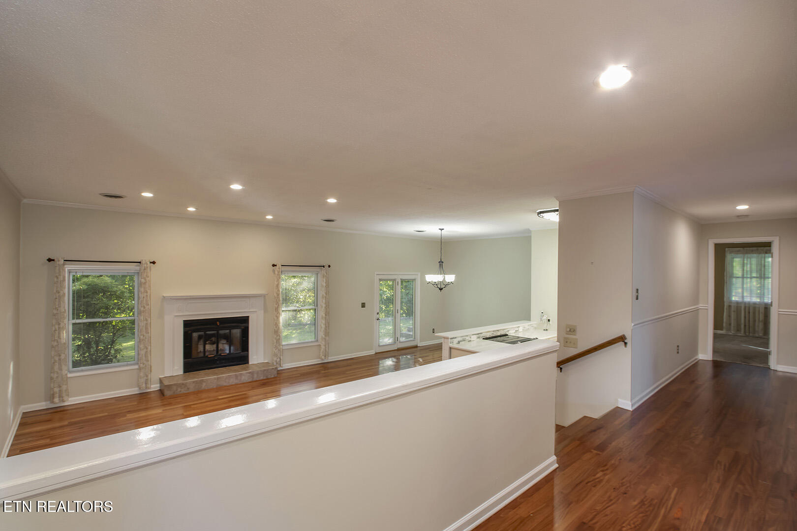 125 Blue Ridge Court Oak Ridge, TN 37830 - Photo 6 of 39 07_BlueRidgeCourt_125_CentralHall02