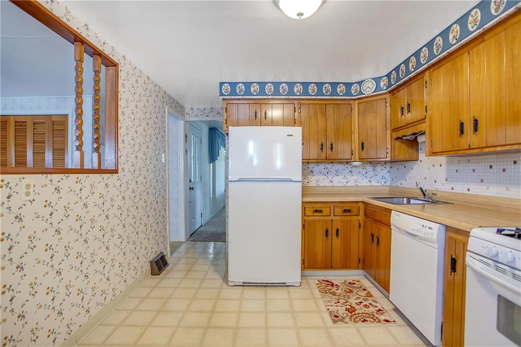 27 Ewing Road McKees Rocks, PA 15136 - Photo 9 of 25 Gallery Image 9