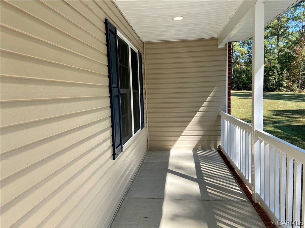 9470 Robin Road Disputanta, VA 23842 - Photo 4 of 20 Gallery Image 4