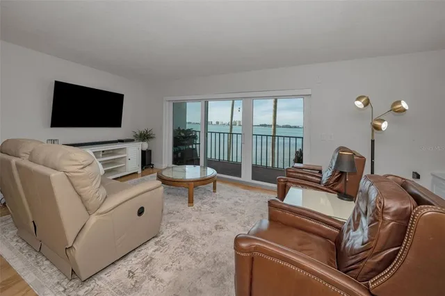 $834,900 | 55 Rogers Street, Unit 203, Clearwater, FL 33756