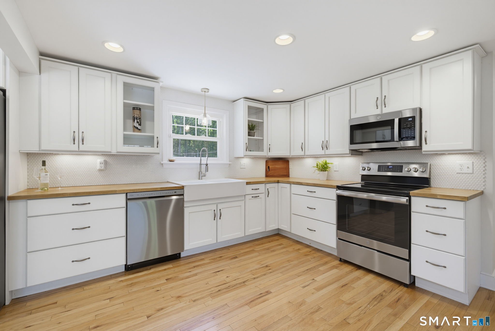 68 Sandy Beach Road Ellington, CT 06029 - Photo 11 of 39