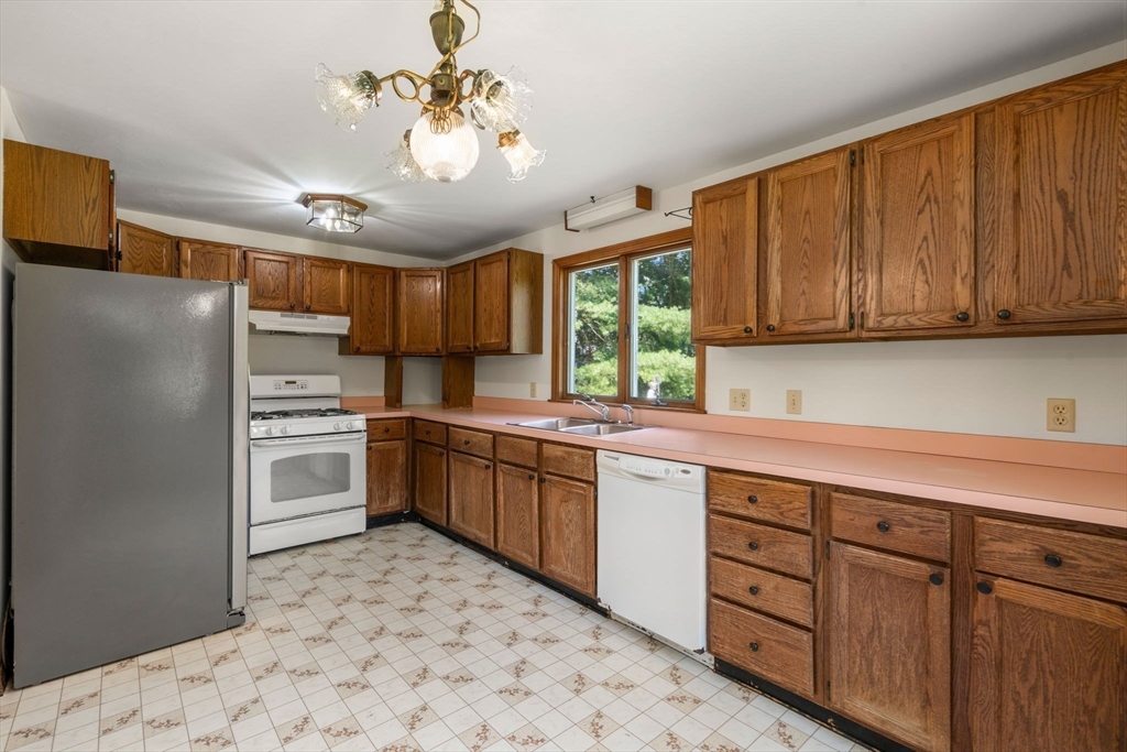 32 Acushnet Road Mattapoisett, MA 02739 - Photo 11 of 40 Gallery Image 11