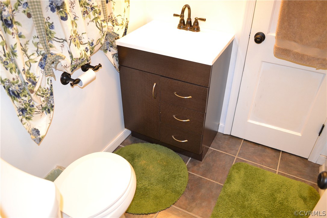 5304 Penick Road Richmond, VA 23228 - Photo 7 of 20 Full Bathroom, access off Master Suite - Remodeled