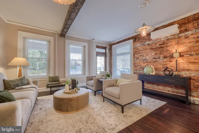 $2,400 | 658 West Walnut Street, Lancaster, PA 17603