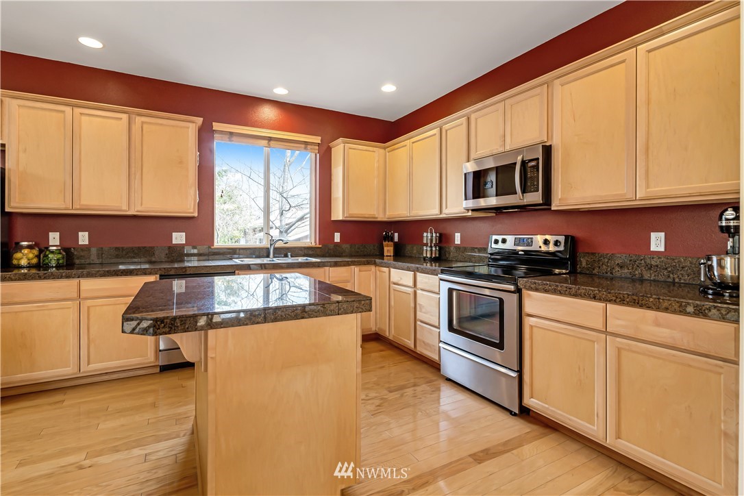 3425 172nd Place Southeast Bothell, WA 98012 - Photo 6 of 29 Gallery Image 6