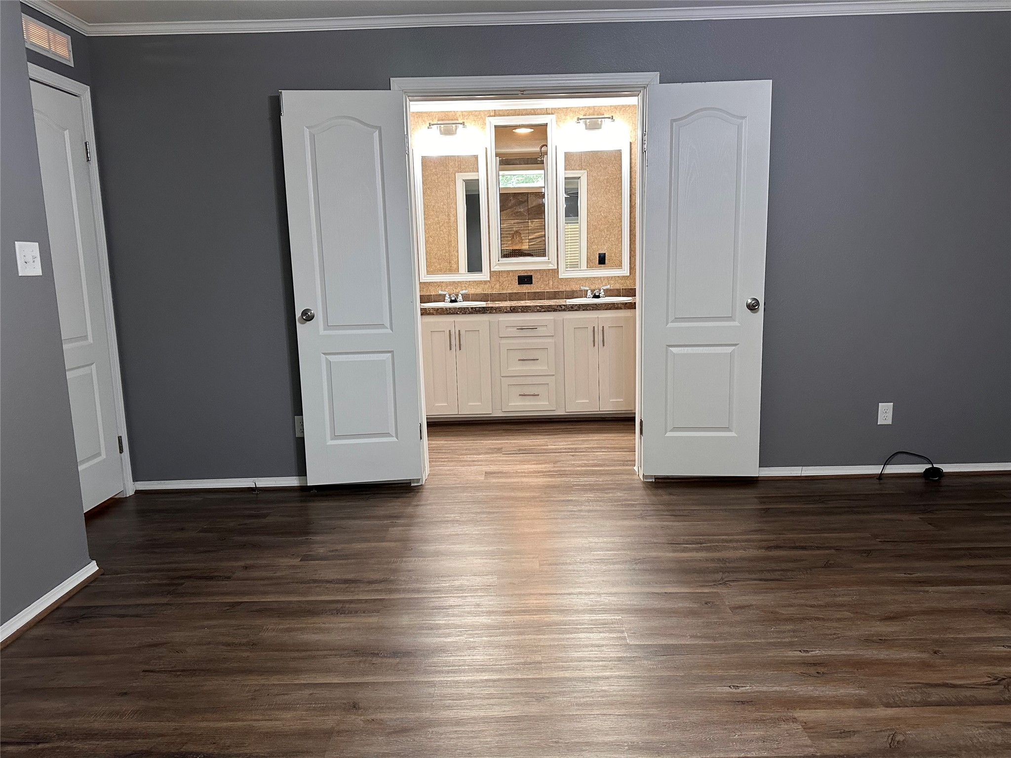 17300 Sweed Road Washington, TX 77880 - Photo 9 of 27 En suite spa like bathroom
