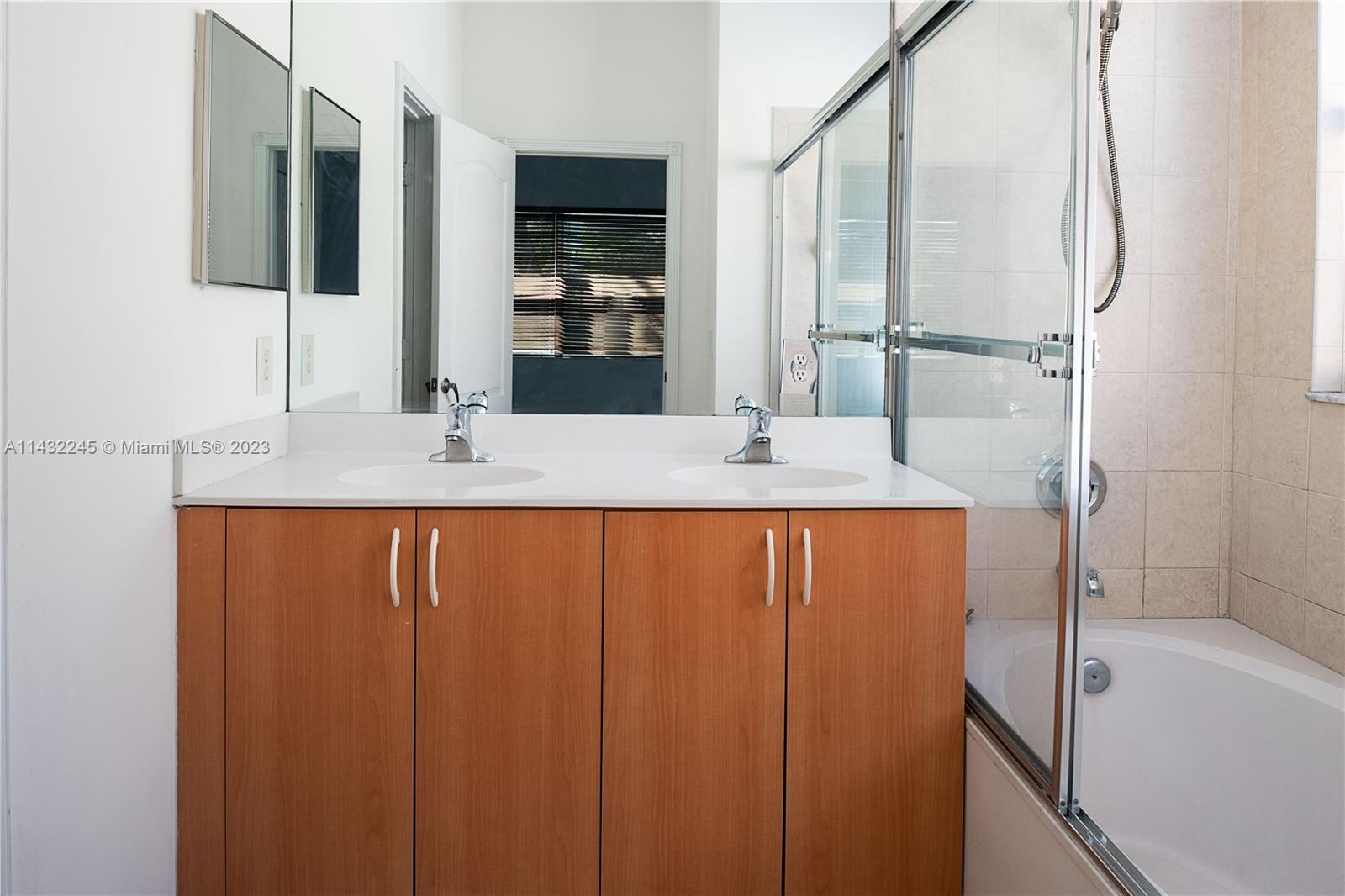 1033 Northeast 40th Road Homestead, FL 33033 - Photo 14 of 30 Gallery Image 14