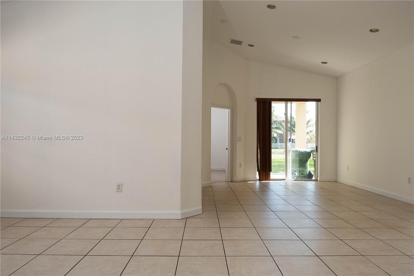 1033 Northeast 40th Road Homestead, FL 33033 - Photo 17 of 30 Gallery Image 17