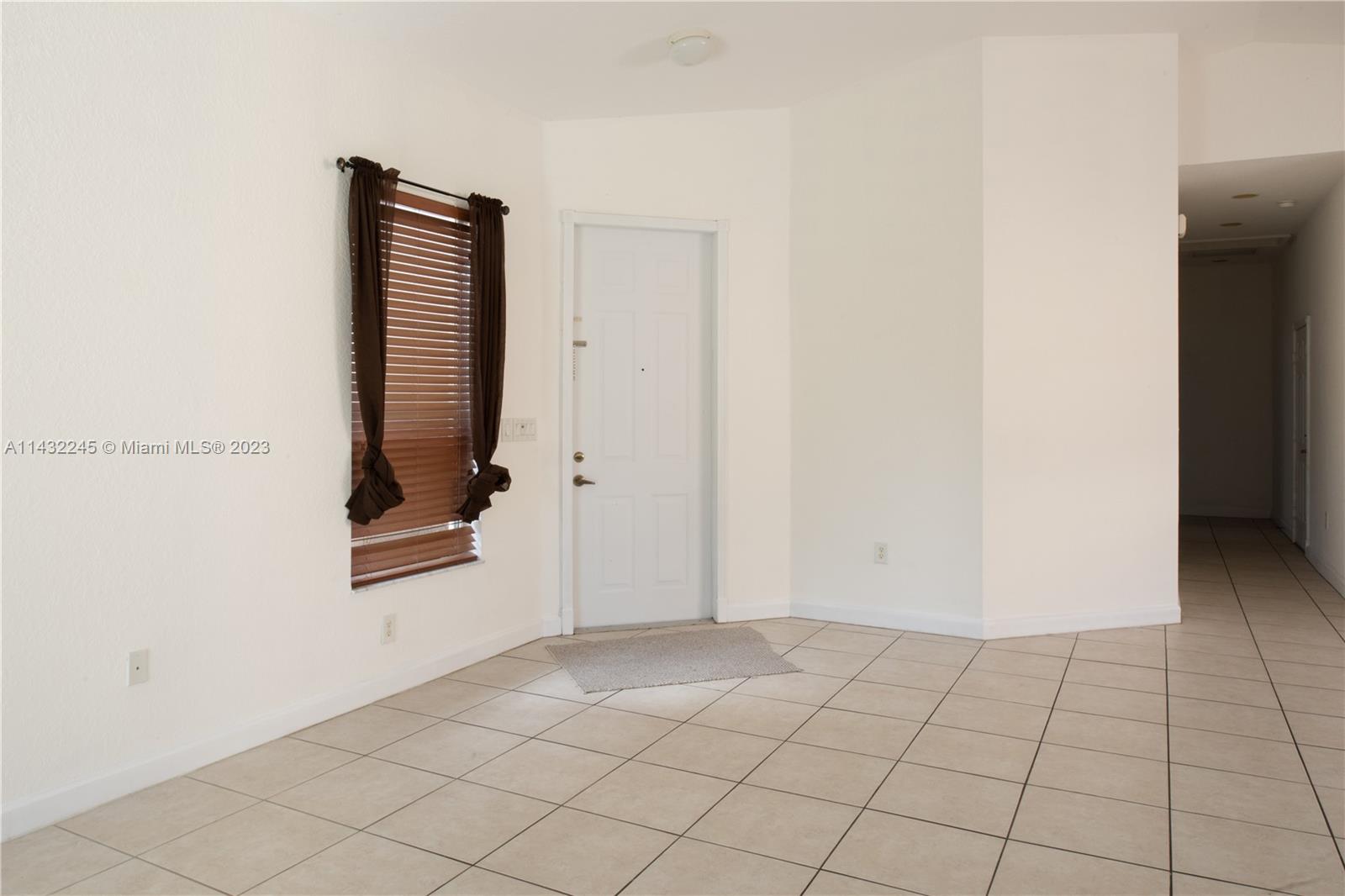 1033 Northeast 40th Road Homestead, FL 33033 - Photo 4 of 30 Gallery Image 4