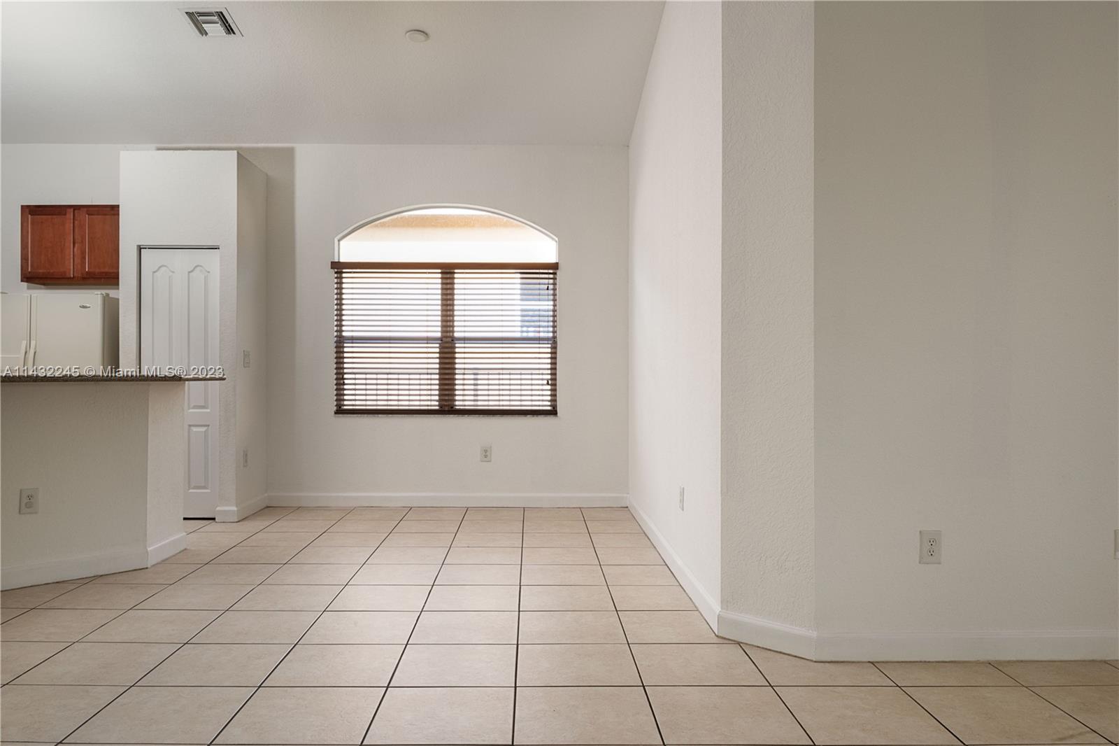 1033 Northeast 40th Road Homestead, FL 33033 - Photo 5 of 30 Gallery Image 5
