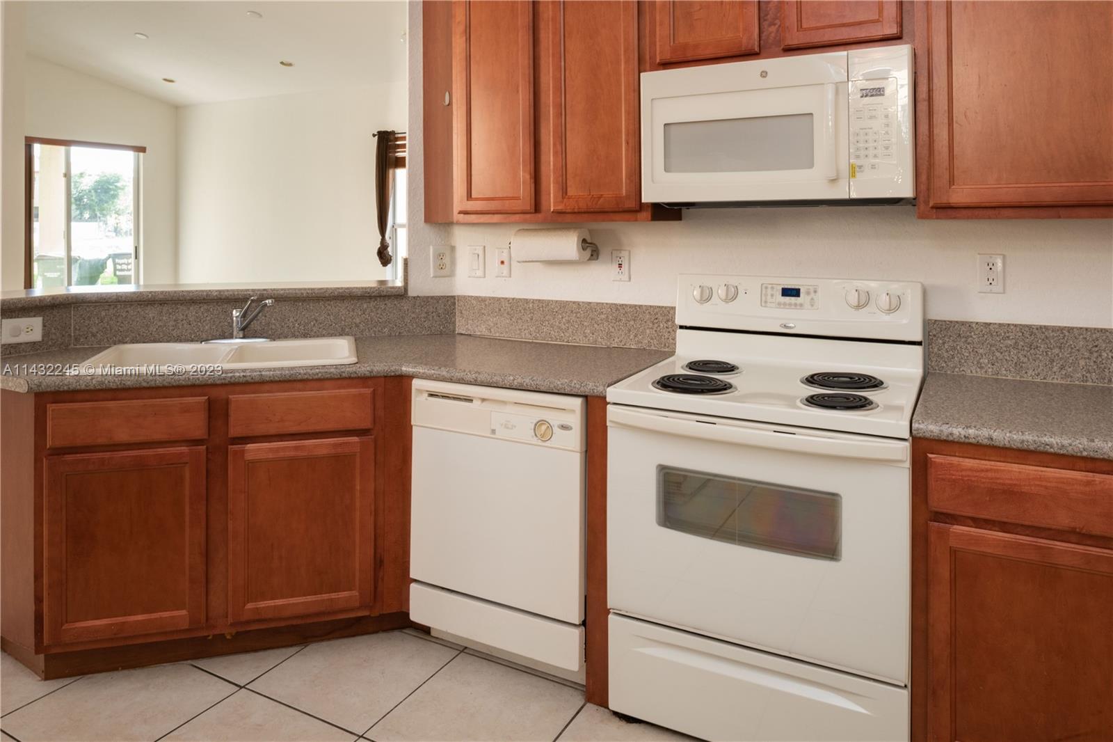1033 Northeast 40th Road Homestead, FL 33033 - Photo 7 of 30 Gallery Image 7