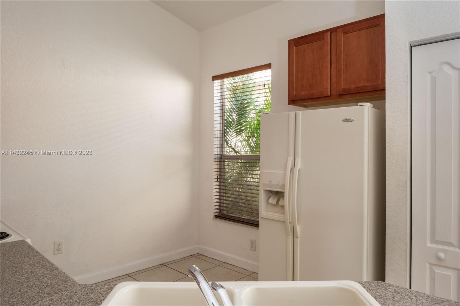 1033 Northeast 40th Road Homestead, FL 33033 - Photo 9 of 30 Gallery Image 9
