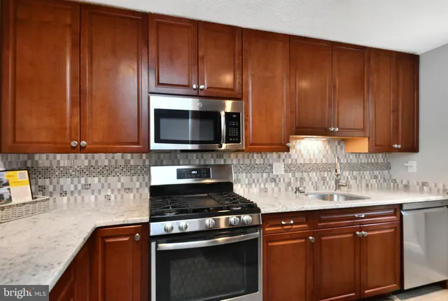 $349,900 | 10002 Oakton Terrace Road, Oakton, VA 22124