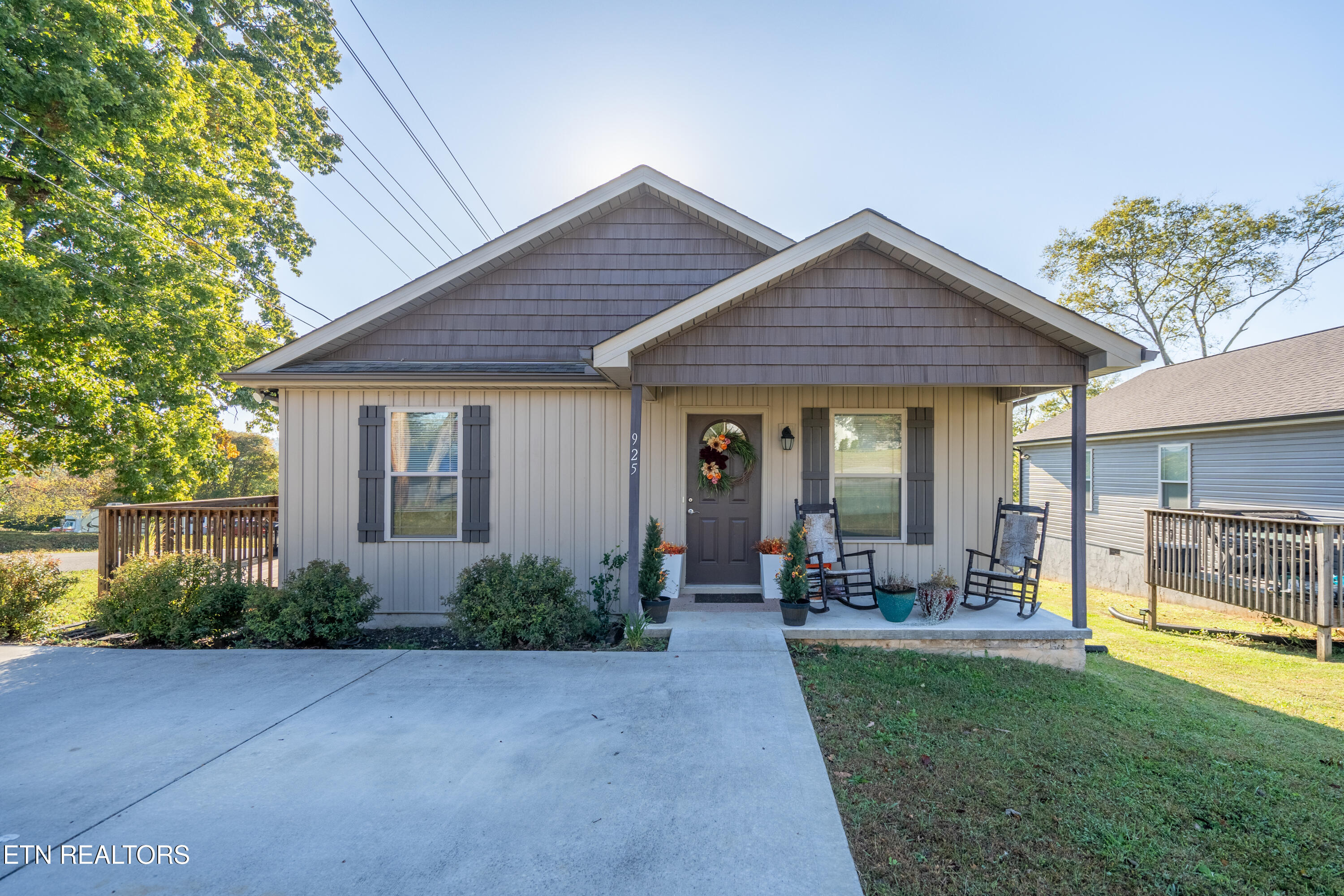 925 Loy Street Clinton, TN 37716 - Photo 2 of 36 925 Loy Street-35