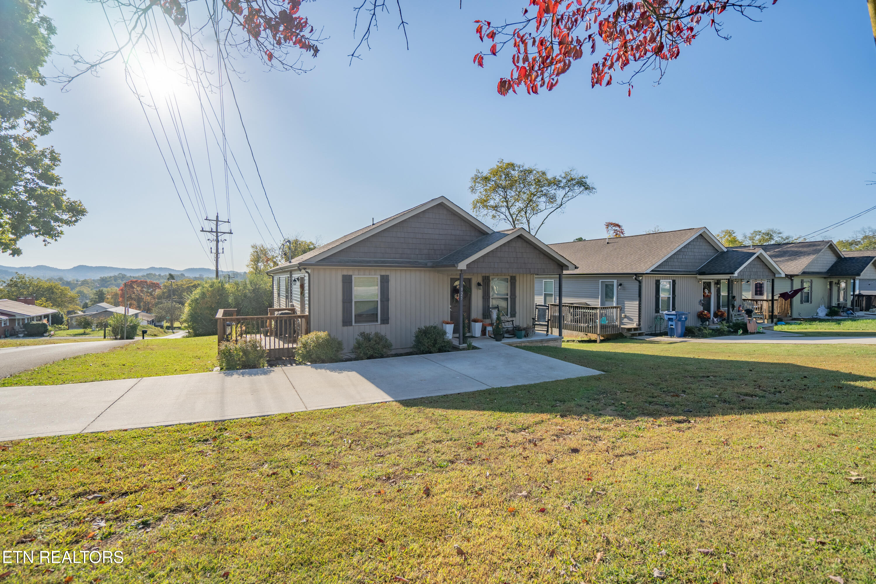 925 Loy Street Clinton, TN 37716 - Photo 3 of 36 925 Loy Street-32