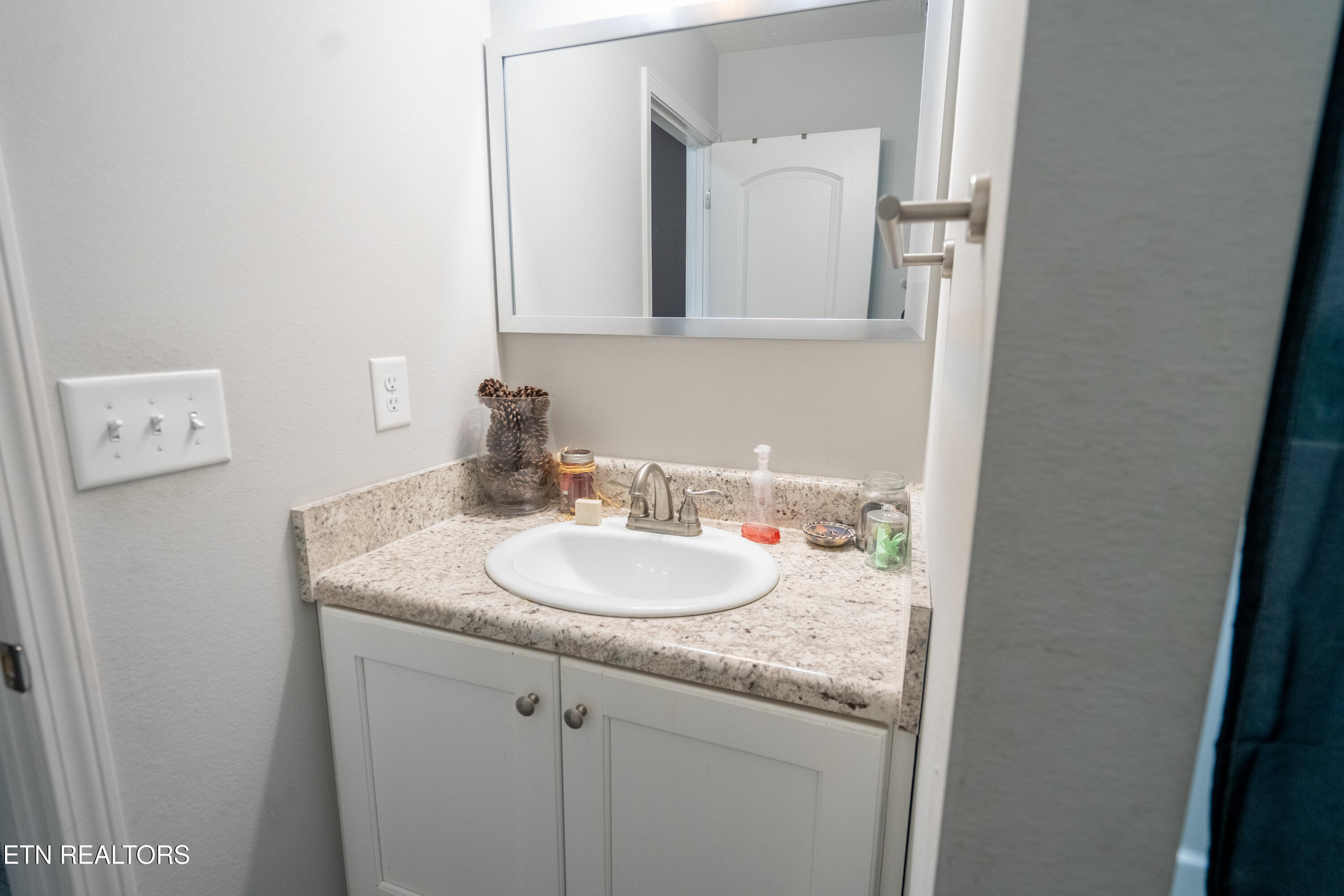 925 Loy Street Clinton, TN 37716 - Photo 33 of 36 925 Loy Street-30