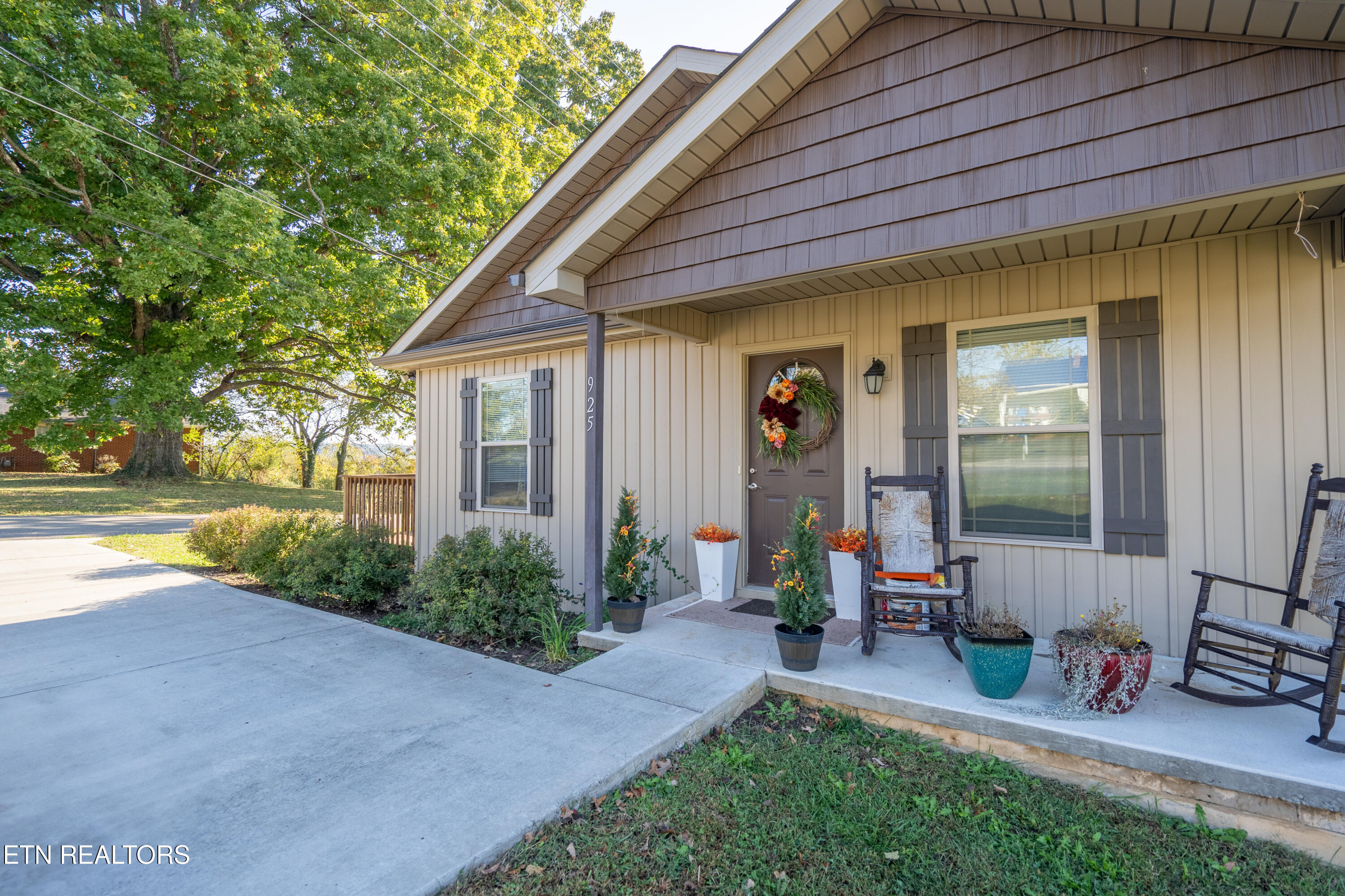 925 Loy Street Clinton, TN 37716 - Photo 4 of 36 925 Loy Street-36