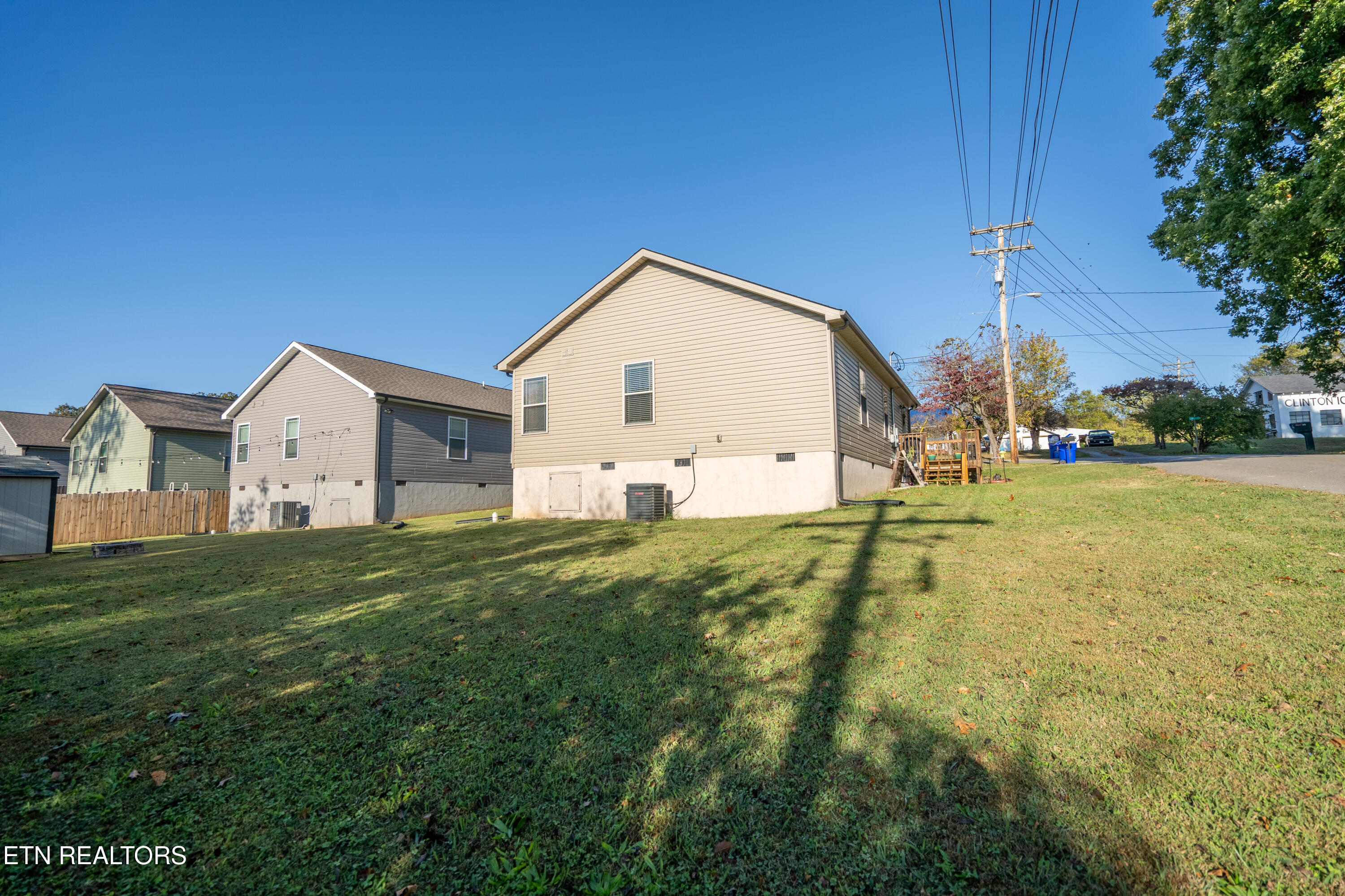 925 Loy Street Clinton, TN 37716 - Photo 5 of 36 925 Loy Street-38