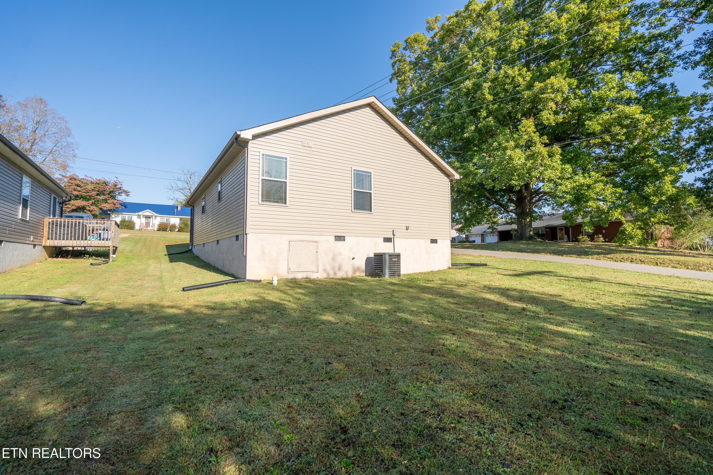 925 Loy Street Clinton, TN 37716 - Photo 6 of 36 925 Loy Street-37
