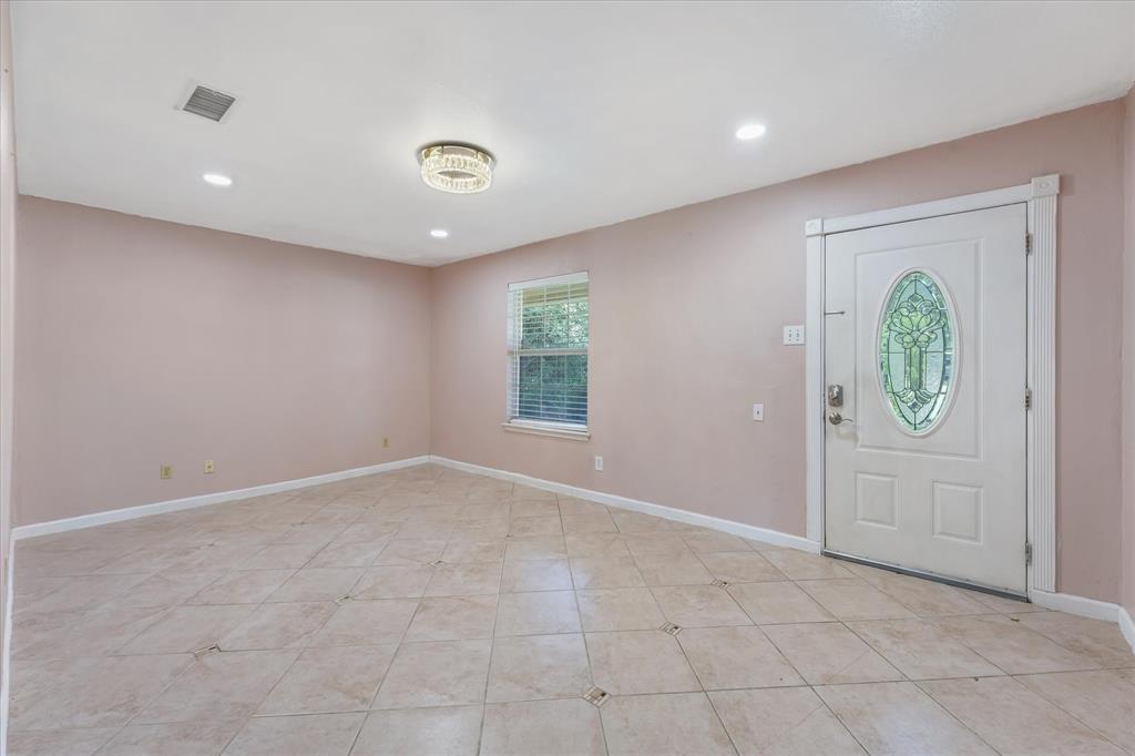 4014 West Rochelle Road Irving, TX 75062 - Photo 3 of 19