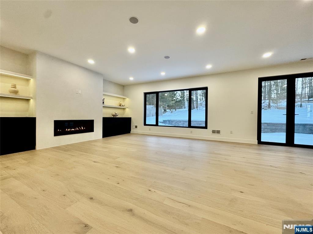 80 2nd Street Park Ridge, NJ 07656 - Photo 3 of 23