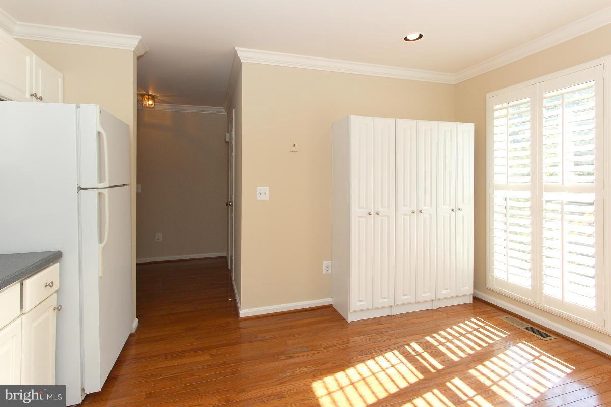 1708 Random Stone Court Reston, VA 20190 - Photo 14 of 30 Crown Molding and Plantation Shutters!