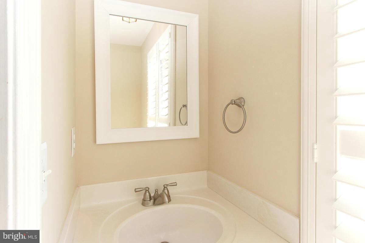 1708 Random Stone Court Reston, VA 20190 - Photo 16 of 30 Bath