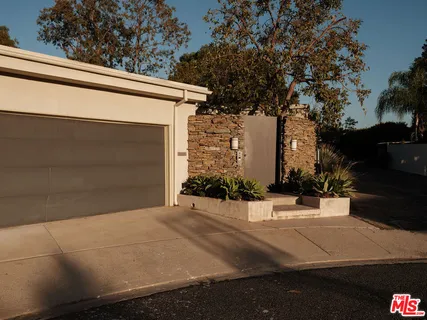 $2,649,000 | 2400 Crest View Drive, Los Angeles, CA 90046