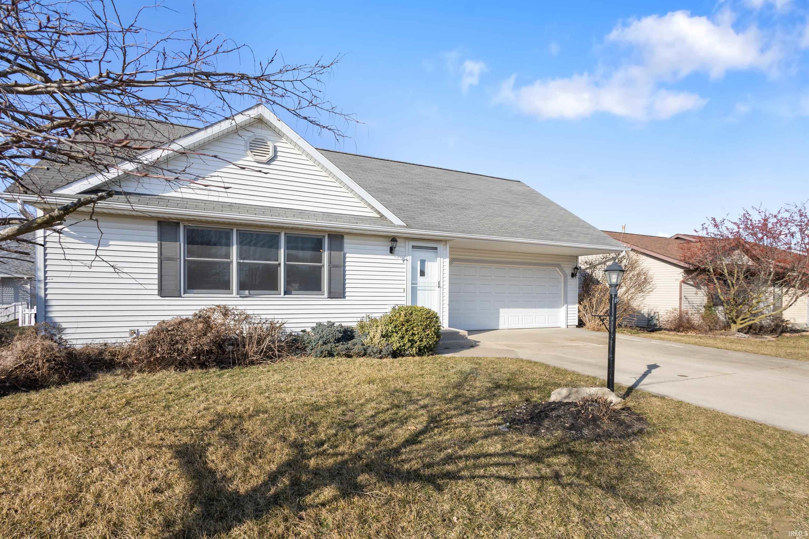 988 Spring Crossing Drive Middlebury, IN 46540 - Photo 3 of 34