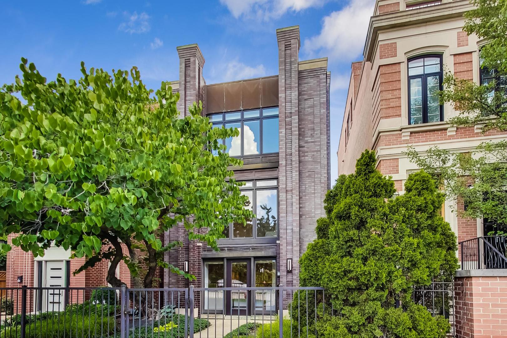 2627 North Lakewood Ave  