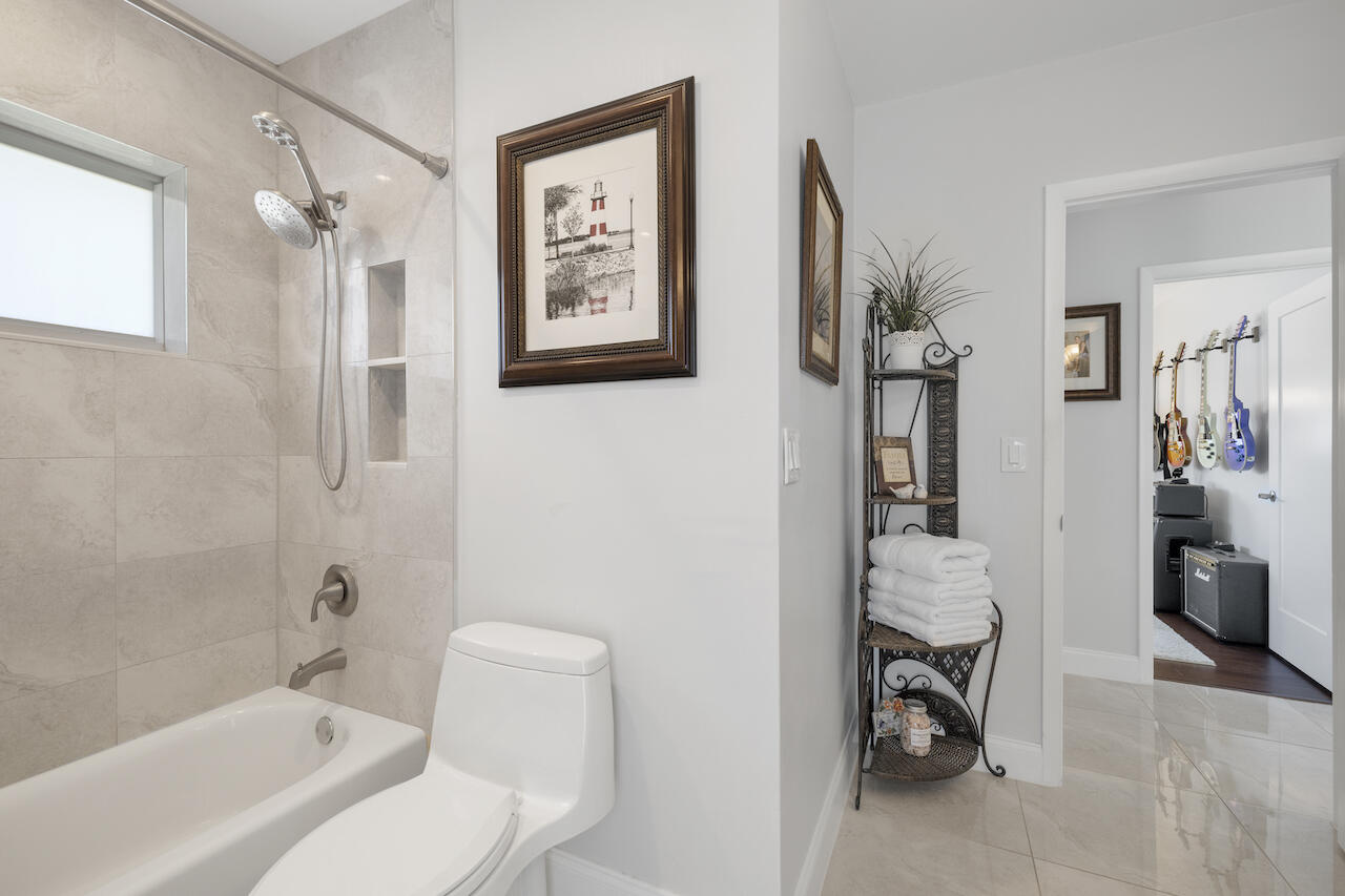 1352 Southwest 12th Street Boca Raton, FL 33486 - Photo 18 of 27 Guest Bath