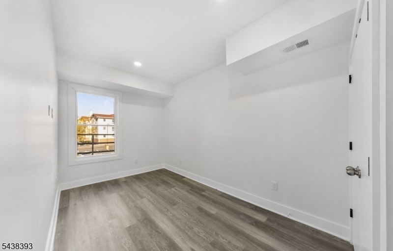 1119 Hampton Place, Unit 2 Elizabeth, NJ 07201 - Photo 5 of 11