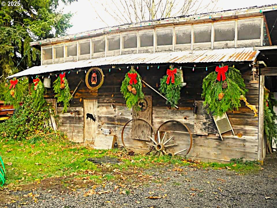 38717 Dexter Road Dexter, OR 97431 - Photo 24 of 38 a view of a cafe with outdoor seating