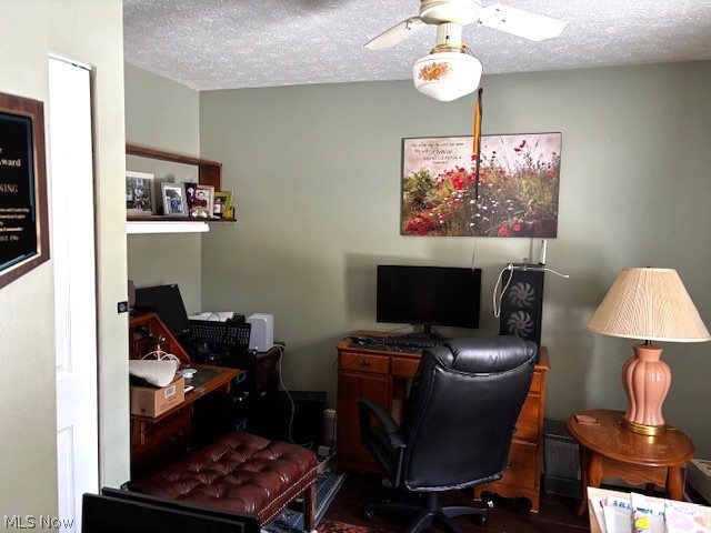 10060 Broadview Road Broadview Heights, OH 44147 - Photo 6 of 32 off living room